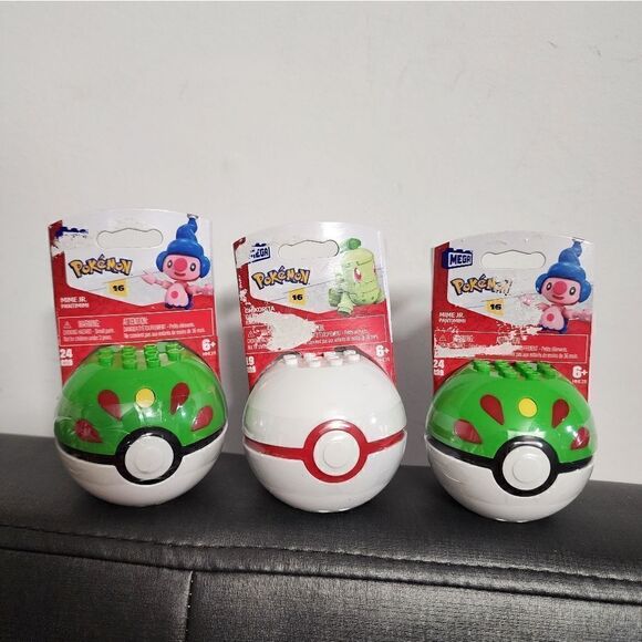 Lot of three Mega Pokémon Bricks and Pieces and Poke Ball - Picture 1 of 5